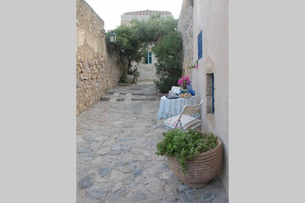 Blue Door Daire Monemvasía Dış mekan fotoğraf